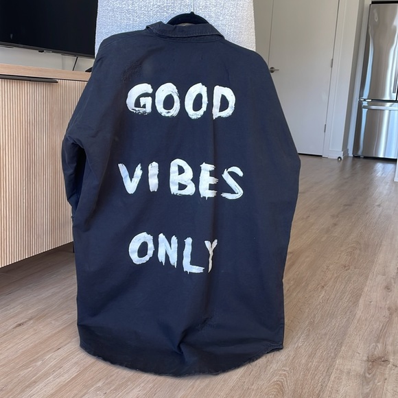 Black oversized button up smock “GOOD VIBES ONLY” - Picture 1 of 2
